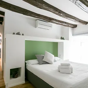 Mortara Navigli , Milano Italia